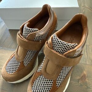 Sneex The Tepper Heel Sneaker in Taupe size 7